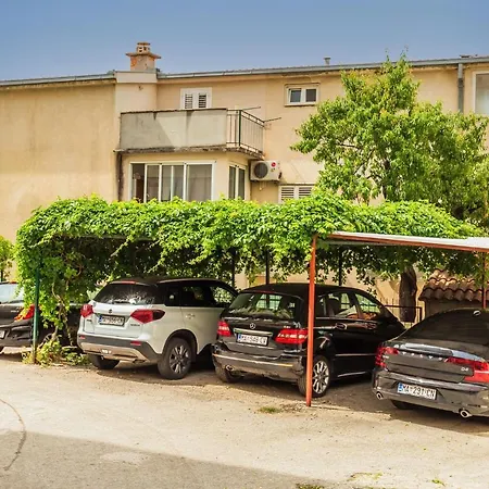 Peaceful Downtown 1-bedrm With Scenic Private Deck Apartman